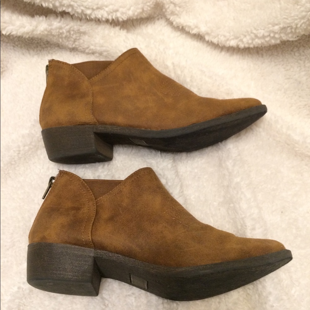 Cat & Jack size 5 New shoes